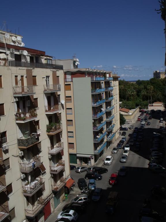 A Tre Passi Dal Centro Hotel Palermo Exterior foto