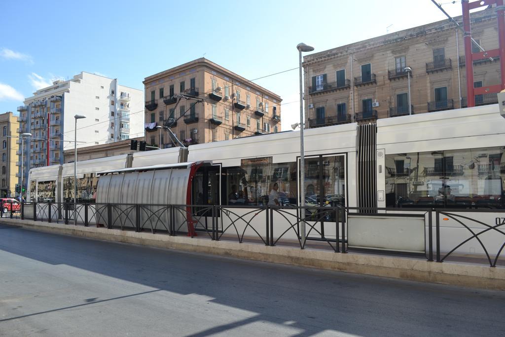 A Tre Passi Dal Centro Hotel Palermo Exterior foto